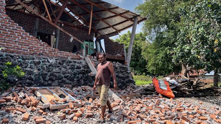 Strong earthquake strikes central Indonesia, no major damage reported
