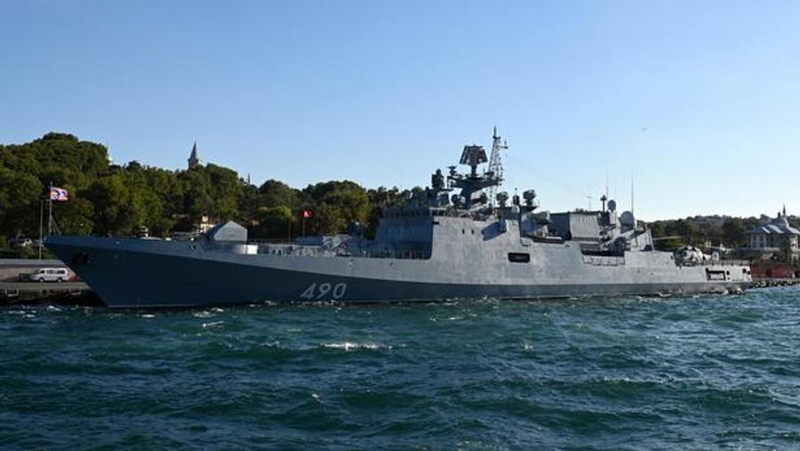 Russian warship fires warning shots at civilian yacht in the english channel