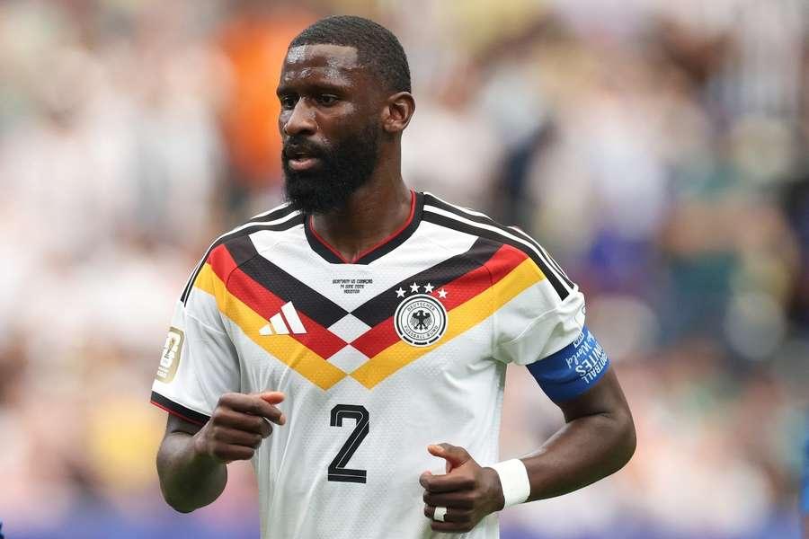 Real Madrid : Antonio Rüdiger prolonge jusqu’en 2027 et sécurise la défense madrilène