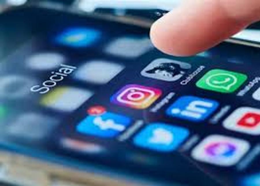تقرير.. 59% من المغاربة يعتمدون "فايسبوك" كمصدر للأخبار