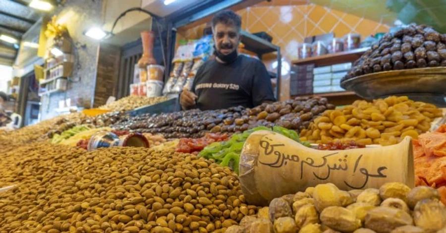 إقبال كبير على اقتناء "الفاكهة" قبيل عاشوراء