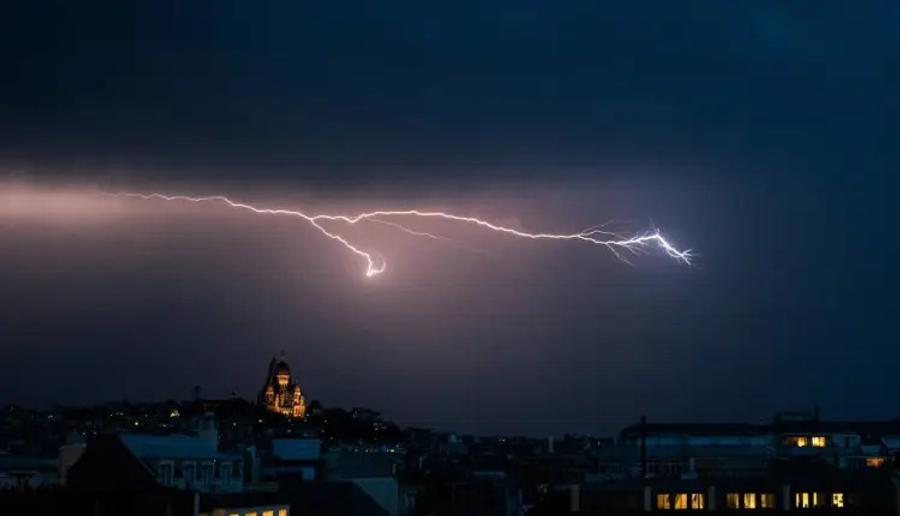 عاصفة رعدية تنهي حياة شاب مغربي بإسبانيا