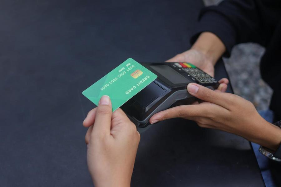 Cashless payments overtake cash transactions in Germany for the first time