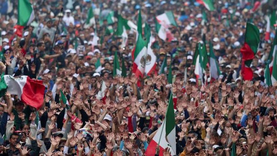 Mexico sets the stage for the World Cup with a record-breaking fan wave