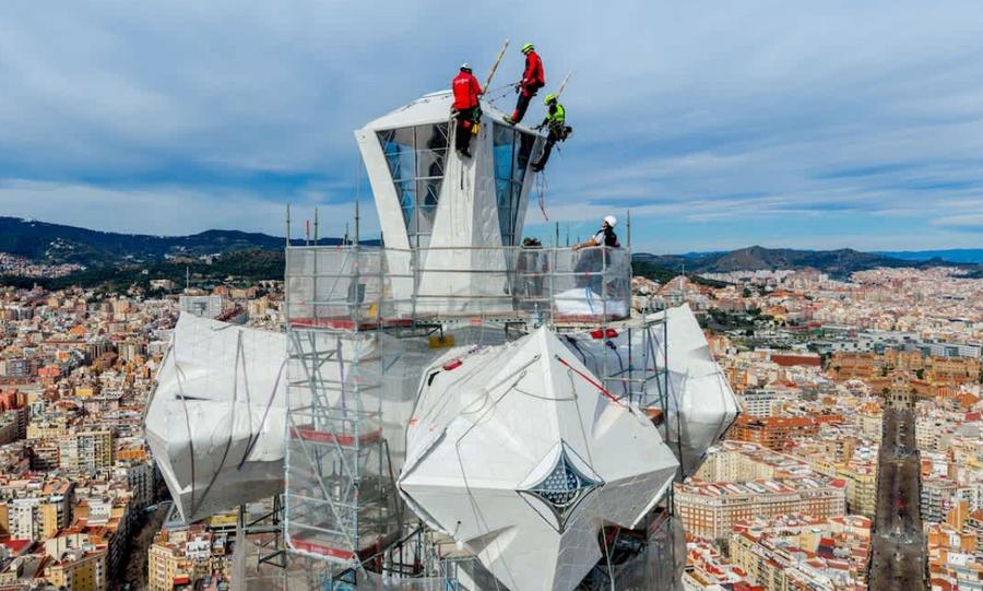 Pope to inaugurate Sagrada Família tower on Gaudí centenary