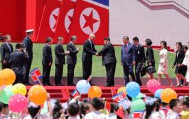 Xi Jinping welcomed with grandeur by Kim Jong-un in North Korea