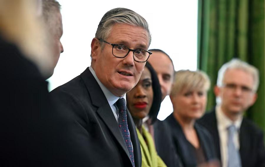 Starmer afirma que no ha perdido autoridad y promete permanecer en el cargo