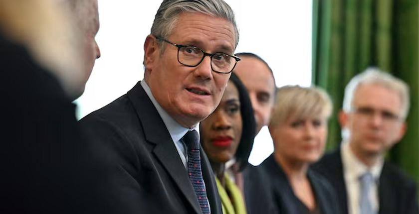 Starmer afirma que no ha perdido autoridad y promete permanecer en el cargo