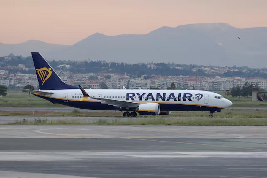Ryanair faces UK investigation over family seating fees