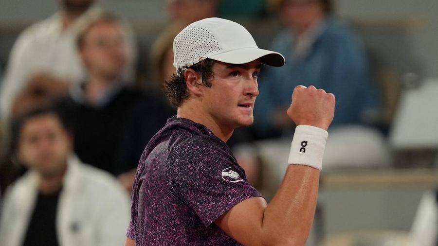 Roland-Garros : Joao Fonseca crée l’exploit et file en quart de finale