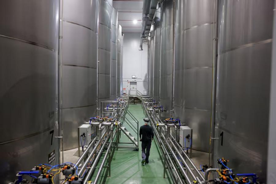 Spain's manufacturing growth slows amid rising supply chain pressures