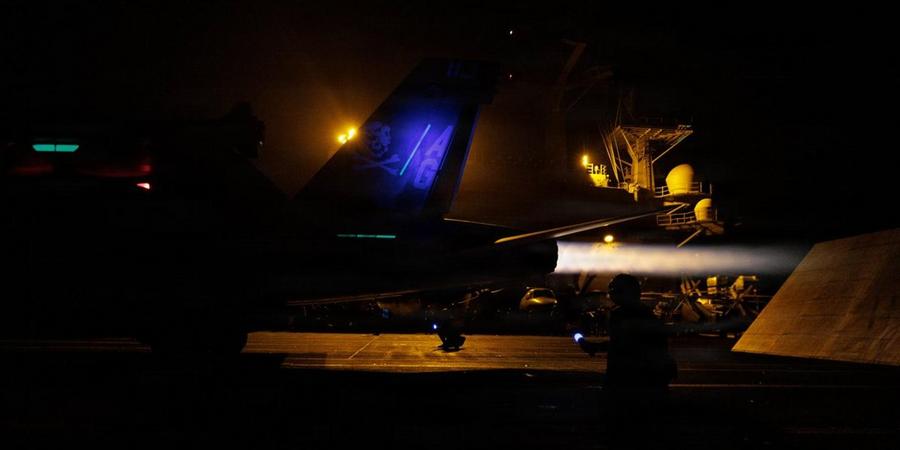 États-Unis-Iran : Washington lance des frappes ciblées après la destruction d’un hélicoptère près du détroit d’Ormuz