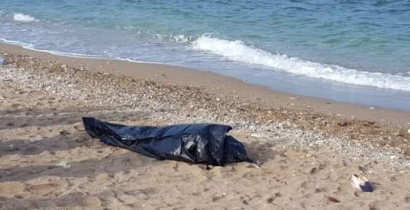أمواج شاطئ الناظور تلفظ جثة مهاجر
