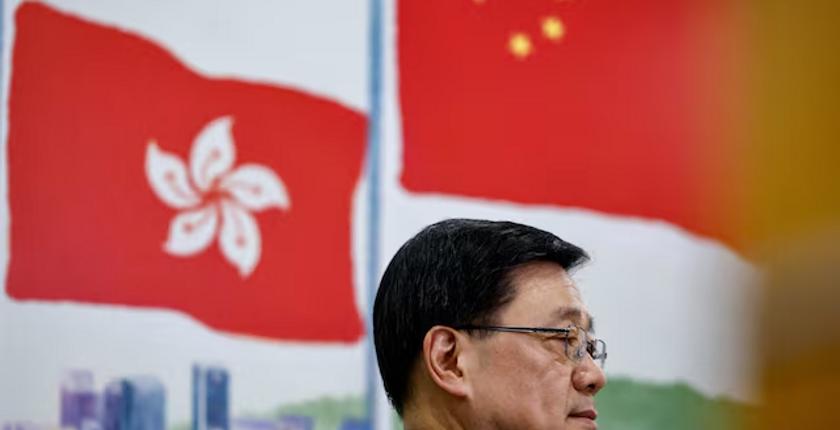 El líder de Hong Kong mantiene abiertas sus planes futuros mientras se centra en la gobernanza