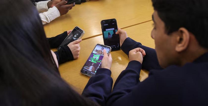Reino Unido anuncia plano para proibir redes sociais para menores de 16 anos