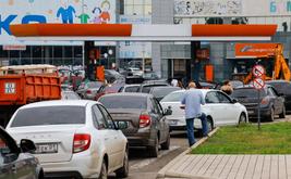 Oil prices fall after US-Iran agreement eases Strait of Hormuz tensions