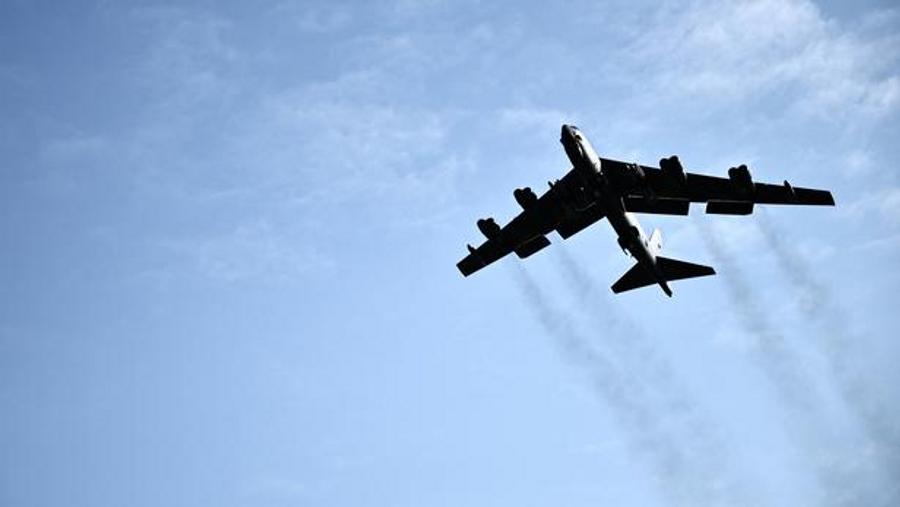 Bombardeiro B-52 cai logo após decolar na Califórnia
