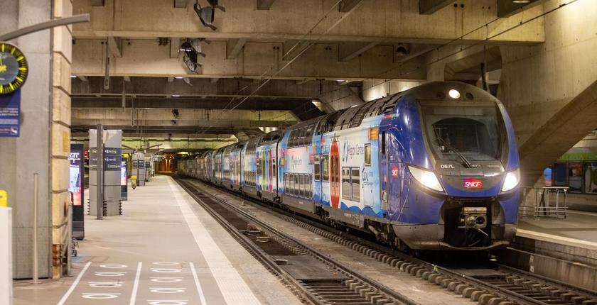 Il treno Parigi–Clermont arriva dopo quasi otto ore di ritardo, passeggeri risarciti