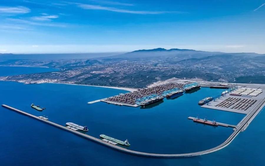 Nador renforce ses capacités portuaires avec l’arrivée de portiques intelligents chinois