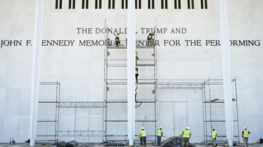 États-Unis : la justice ordonne le retrait du nom de Donald Trump du Kennedy Center