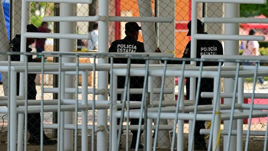 Encuentran cuatro cadáveres decapitados en un vehículo abandonado cerca del parlamento regional en México