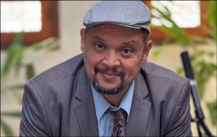 عادل أبا تراب يخوض تجربة كتابة سيناريو فيلم جديد