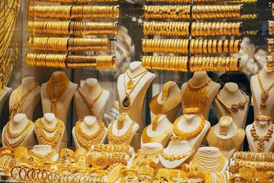 ارتفاع أسعار الذهب يستنفر الجمارك لهذا السبب