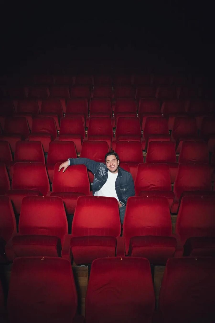 Amine Radi set to debut "L'Expert-Humoriste" at Stade Mohammed V in Casablanca