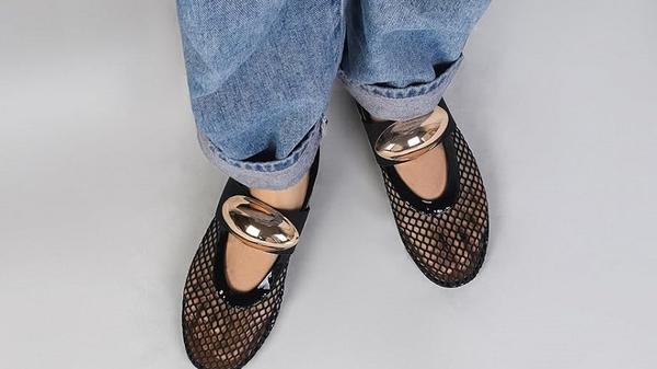 Naked Shoes : Quand la transparence s’invite dans nos dressings