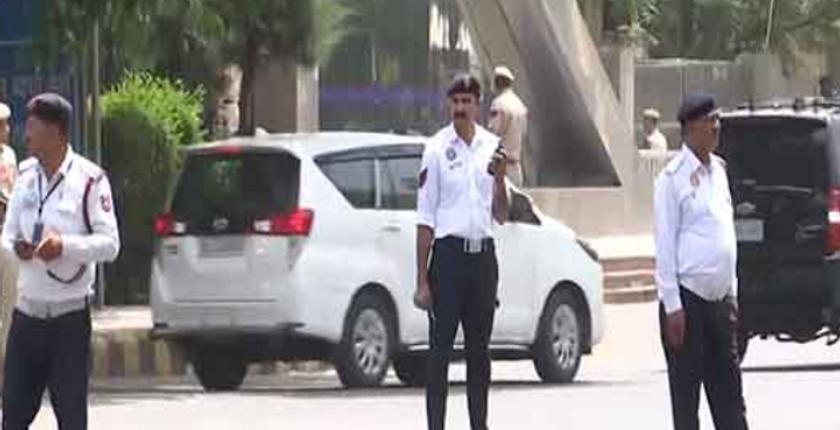 दिल्ली: अमेरिकी उपराष्ट्रपति जेडी वेंस ने परिवार के साथ सेंट्रल कॉटेज इंडस्ट्रीज एम्पोरियम का दौरा किया