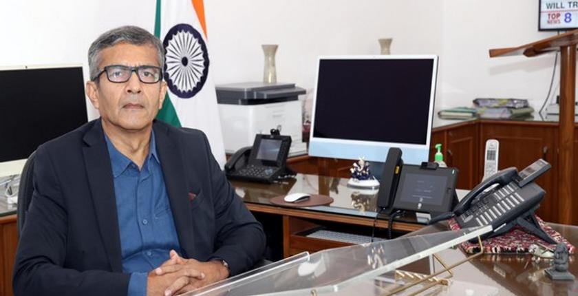 रक्षा सचिव ने द्विपक्षीय रक्षा सहयोग बढ़ाने के लिए इतालवी रक्षा मंत्री से मुलाकात की