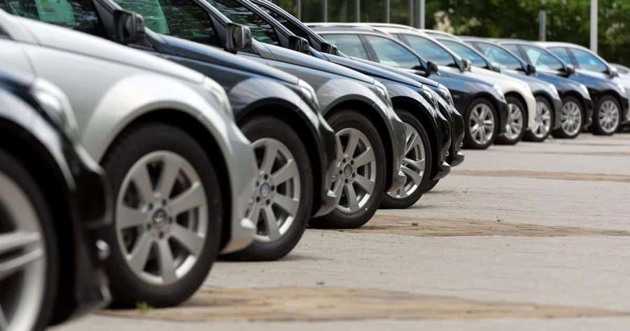 Les droits de douane de Trump plongent le secteur automobile européen en Bourse