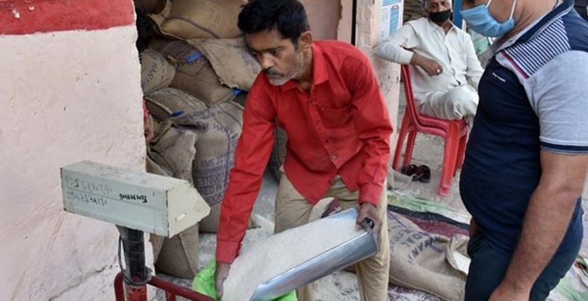 वित्त वर्ष 2025 में अब तक कुल सरकारी सब्सिडी में खाद्य सब्सिडी का हिस्सा 50% से अधिक है