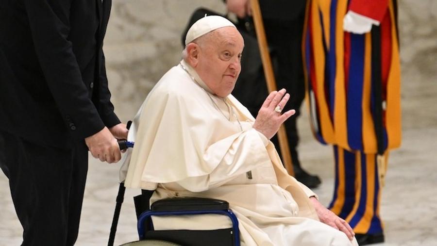  L'état de santé du pape François : une nuit calme et des signes d'amélioration