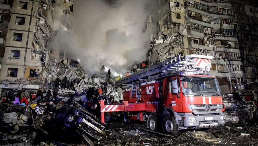 Kiev sous drones russes alors que Zelensky remercie et écarte son bras droit Andriï Iermak