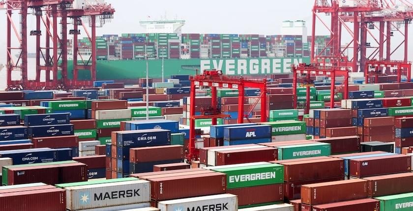 Chinese exporters race to meet looming U.S. tariff deadline amid trade uncertainty