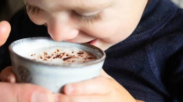 Le Babyccino : la boisson sans caféine qui fait fondre petits et grands