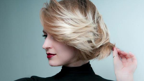 Sublimer les cheveux fins : secrets de volume et d’élégance