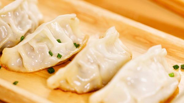 Dumplings chinois au poulet et crevettes : un plat léger et convivial