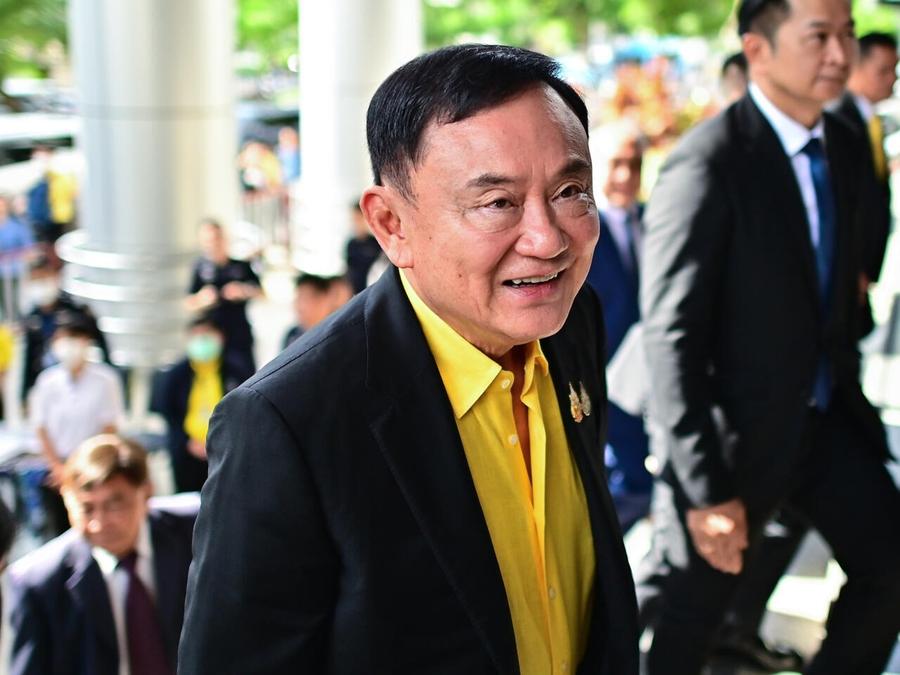El ex primer ministro tailandés Thaksin regresa antes de un fallo clave de la Corte Suprema