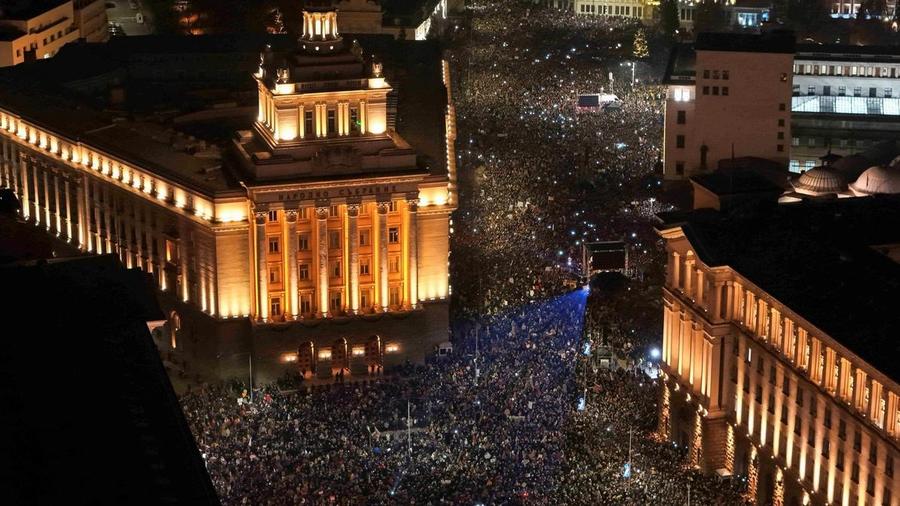 Crise politique en Bulgarie : la démission du gouvernement fragilise l’entrée dans la zone euro