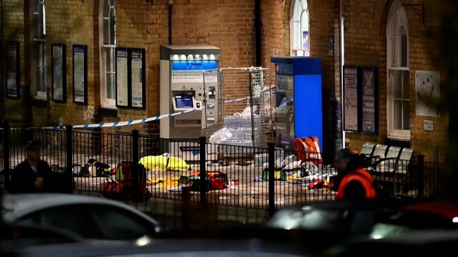 Diez heridos, nueve de ellos graves, en un ataque con cuchillo en un tren hacia Londres