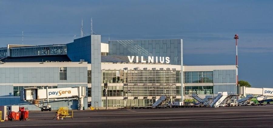 Vilnius airport temporarily shuts down after balloons detected near airspace