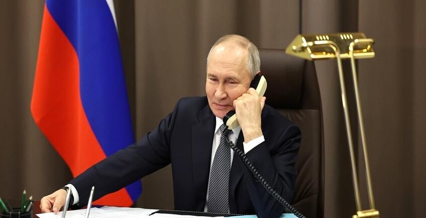 В преддверии предстоящего телефонного разговора с Путиным в понедельник четыре европейских лидера разговаривают по телефону с Трампом.