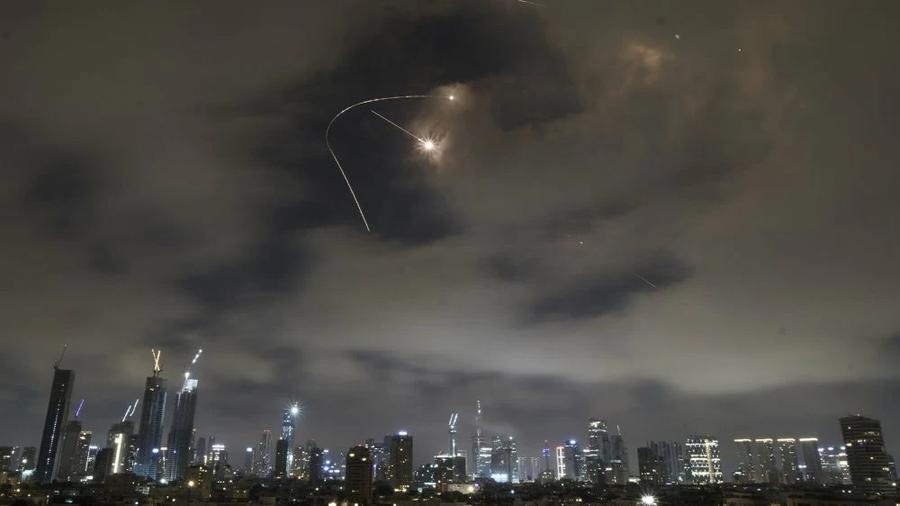 Le Qatar intercepte une attaque de missiles contre la base américaine d’Al-Udeid