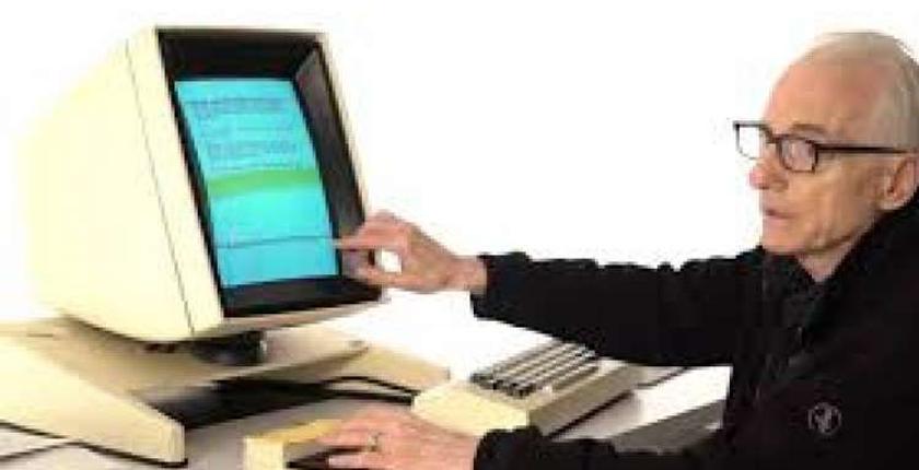 وفاة مخترع الخاصية الثورية "Copier-coller" عن عمر يناهز 74 عاما