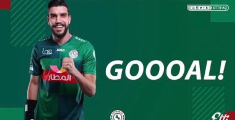 وليد أزارو يقود الاتفاق إلى فوز مثير على الفيصلي بالدوري السعودي