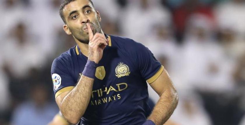 حمدالله يقتنص صدارة هدافي الدوري السعودي بهاتريك في مرمى الشباب