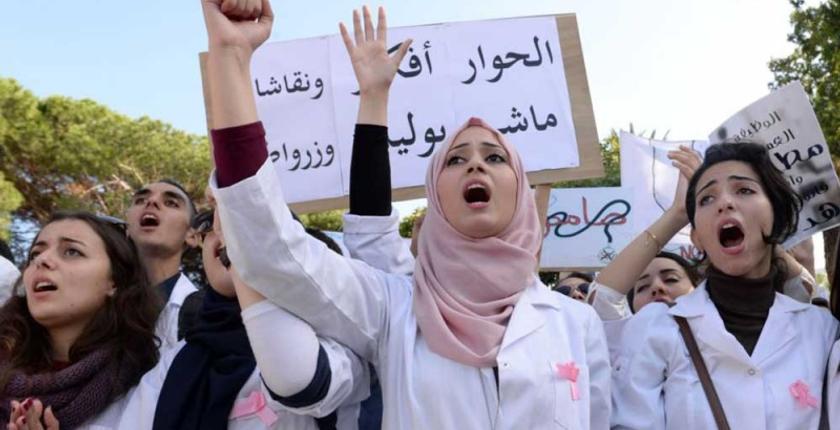 طلاب مقصيون من اجتياز مباريات الطب والصيدلة يراسلون أمزازي