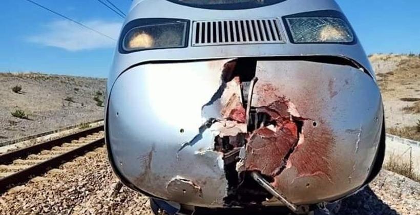 فاجعة ...شخص يرمي بنفسه تحت عجلات البارق ويتحول إلى أشلاء